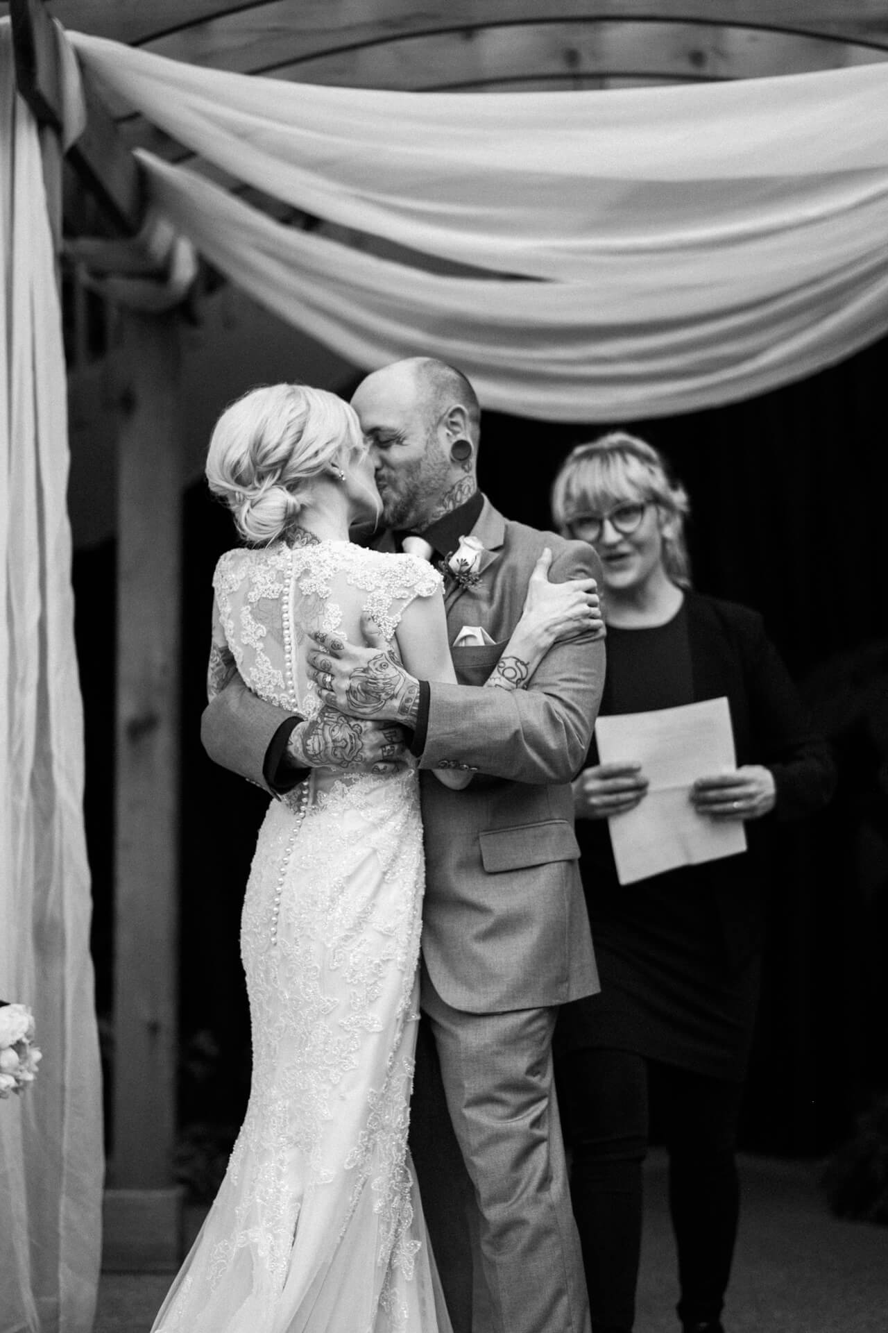 Des Moines Botanical Gardens Wedding Nashville Wedding Photographers | Cluney Photography