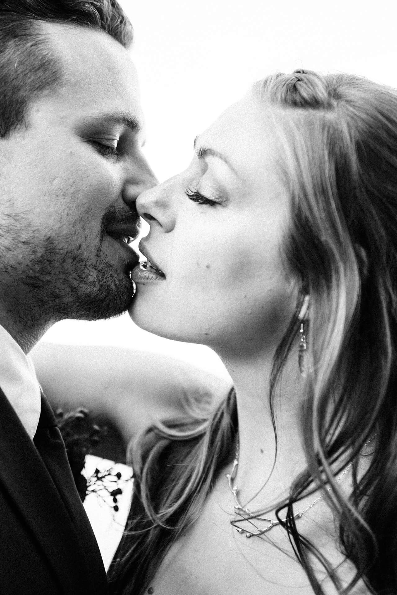 Des Moines Wedding Photographers Iowa City Wedding Photographers | Cluney Photography