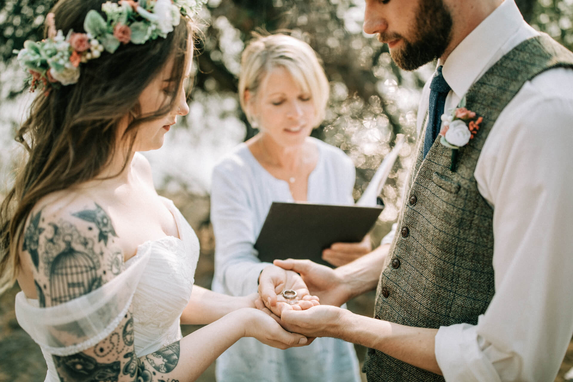 Des Moines Wedding + Elopement Photographers Nashville Elopement Photographer | Cluney Photography