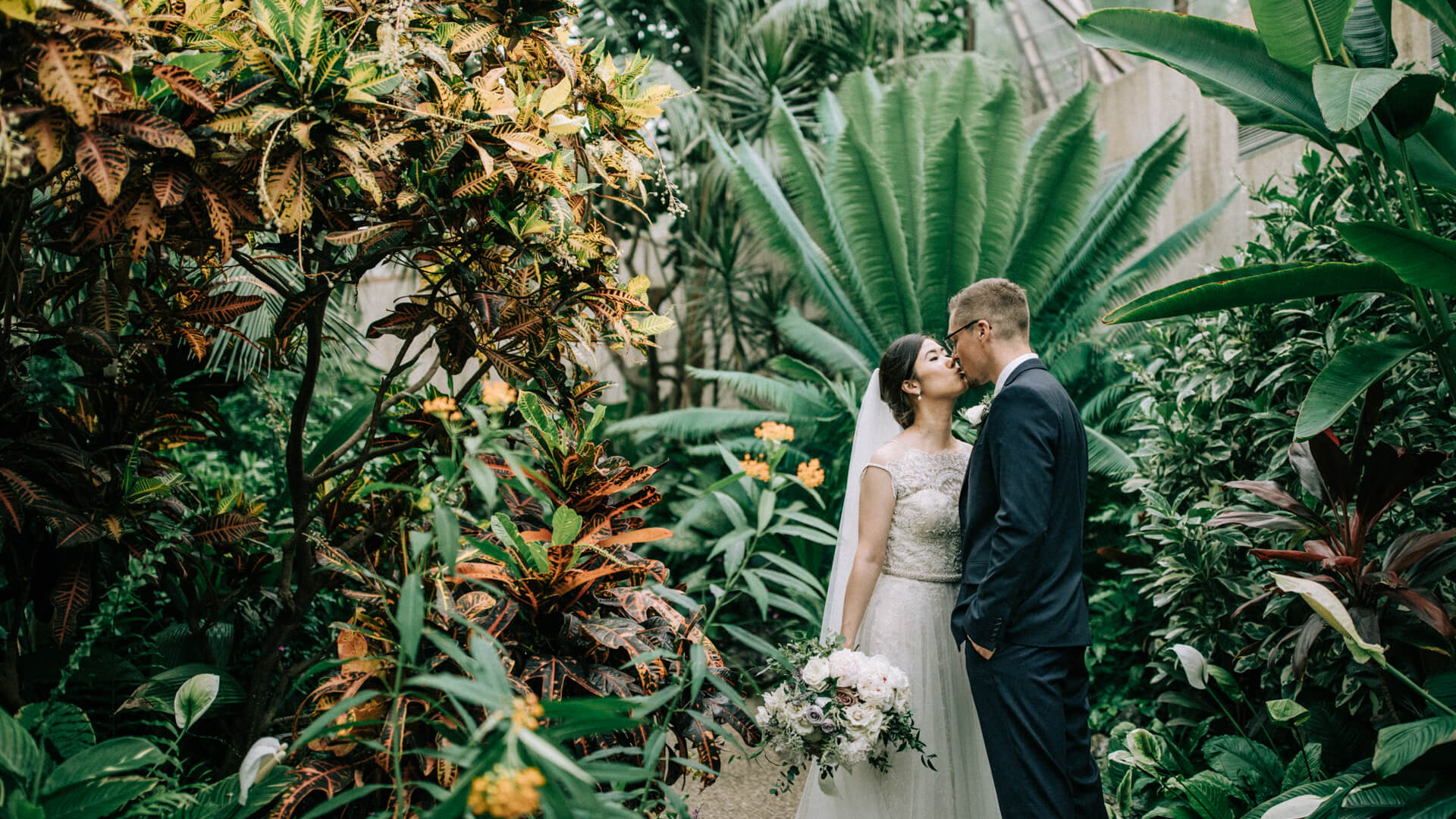 Des Moines Wedding Photographers Iowa Wedding Photographers | Cluney Photography