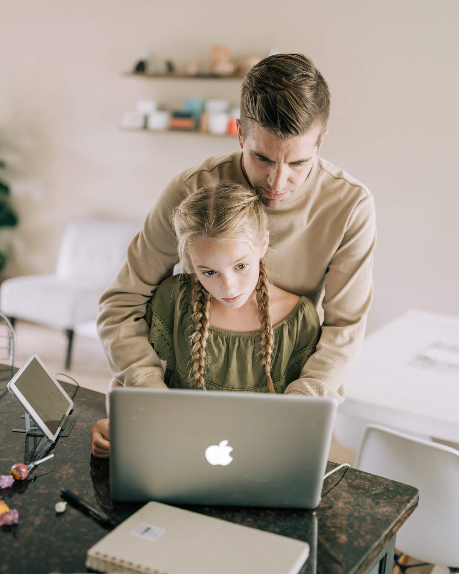 Des Moines Family Photographer at home family lifestyle photography in Des Moines, IA