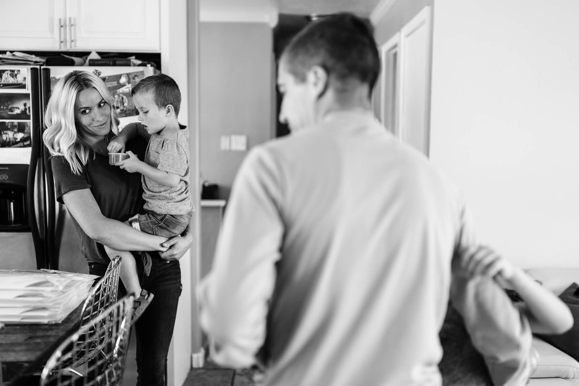 Des Moines Family Photographer at home family lifestyle photography in Des Moines, IA