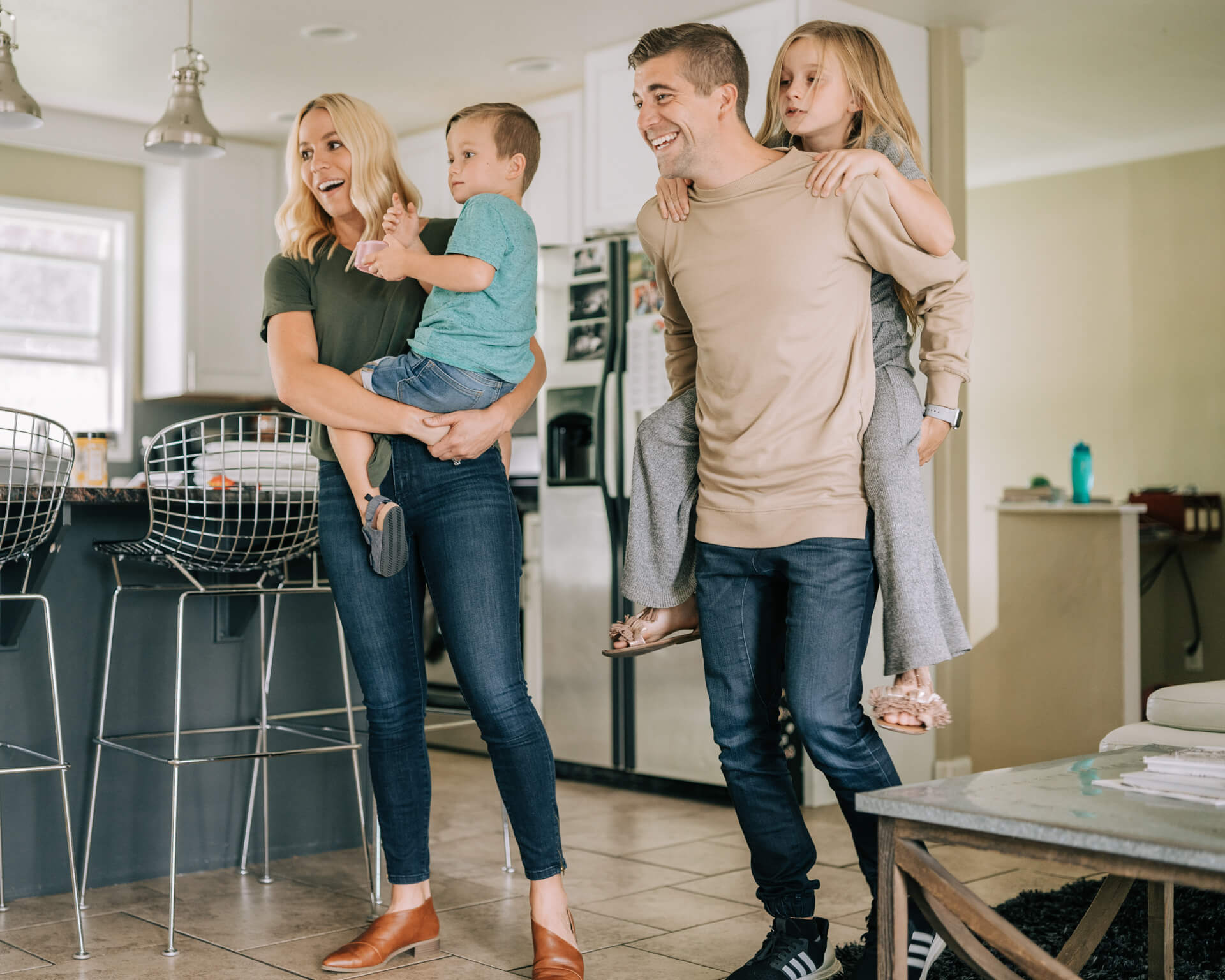 Des Moines Family Photographer at home family lifestyle photography in Des Moines, IA