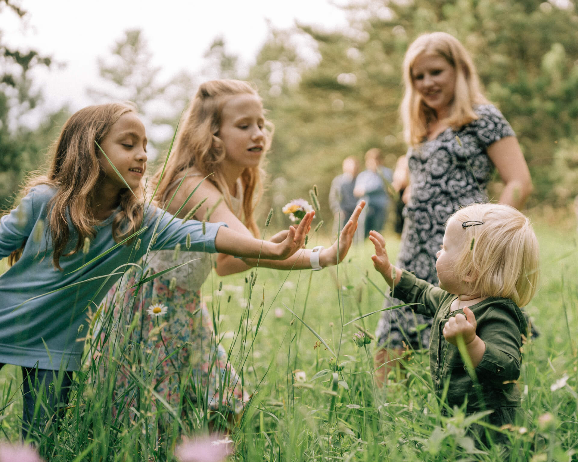 Des Moines Family Photographer at home family lifestyle photography in Des Moines, IA